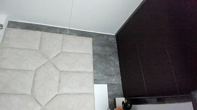 Liia Leens online show from 02.21.26