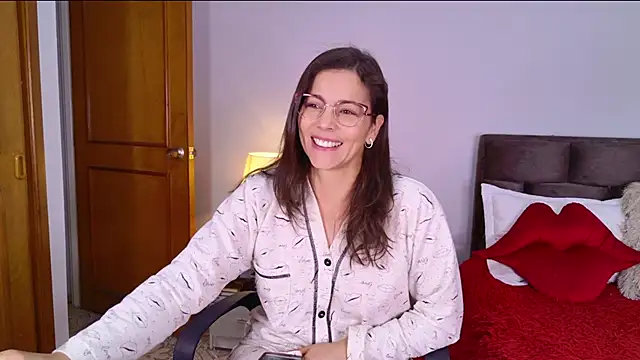 Angie bell online show from 11.04.25