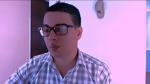 Snapshot of Daniel_De_la_rose chatting on 10.31.25 Daniel De la rose online show from 10.31.25