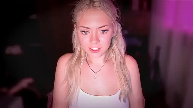 Snapshot of alisaoceaneeyes chatting on 10.30.25 alisaoceaneeyes online show from 10.30.25