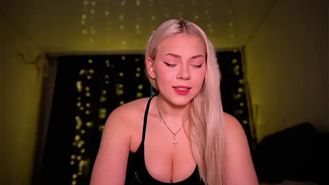 Snapshot of alisaoceaneeyes chatting on 11.12.25 alisaoceaneeyes online show from 11.12.25