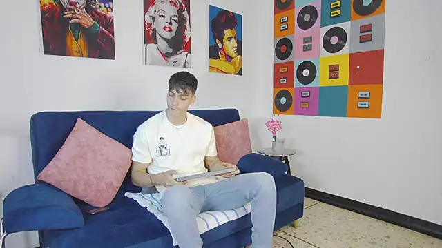 AlessioVitale online show from 11.21.25