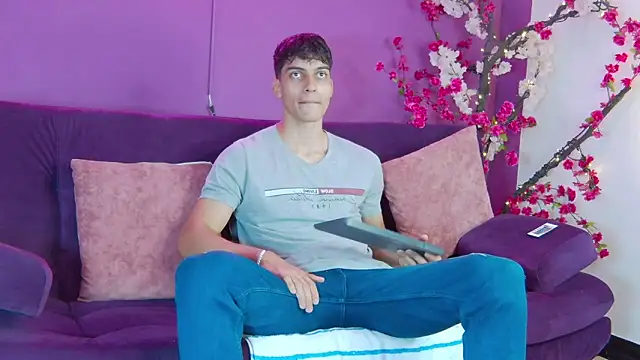 AlessioVitale online show from 11.26.25