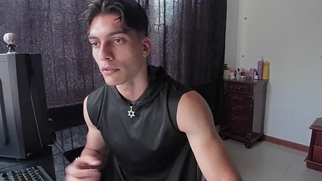 Snapshot of AlessioVitale chatting on 03.28.26 AlessioVitale online show from 03.28.26