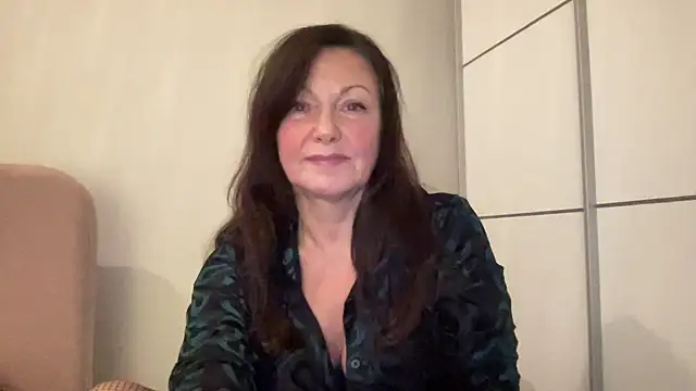 Snapshot of HotLdyllic chatting on 11.16.25 HotLdyllic online show from 11.16.25