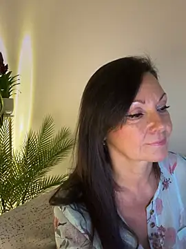 HotLdyllic online show from 04.30.26