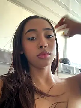 Snapshot of Ania_rose chatting on 11.18.25 Ania rose online show from 11.18.25