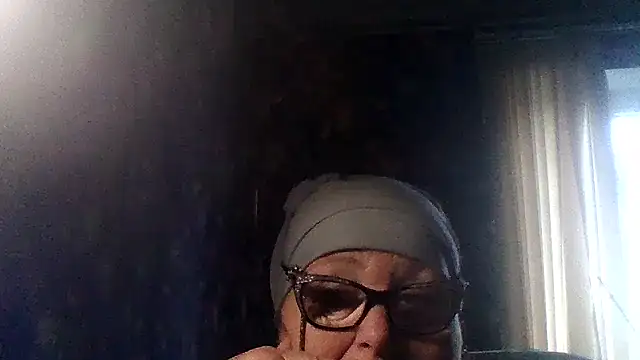 Snapshot of Milaniya606 chatting on 10.31.25 Milaniya606 online show from 10.31.25