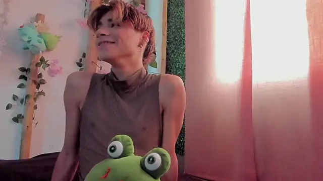 Snapshot of Leo_Glow chatting on 11.30.25 Leo Glow online show from 11.30.25