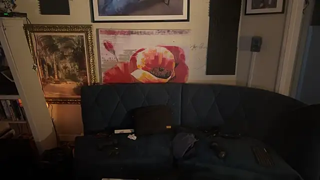 Snapshot of IntimeWild chatting on 12.04.25 IntimeWild online show from 12.04.25