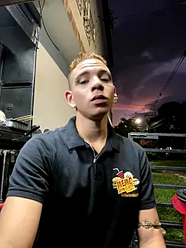 Snapshot of Dylams_maja chatting on 11.22.25 Dylams maja online show from 11.22.25