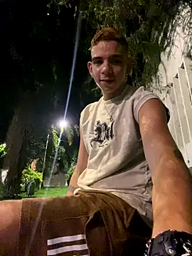 Snapshot of Dylams_maja chatting on 11.30.25 Dylams maja online show from 11.30.25