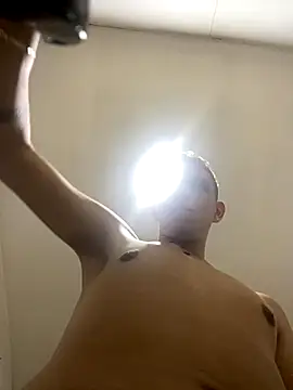 Snapshot of Dylams_maja chatting on 12.17.25 Dylams maja online show from 12.17.25