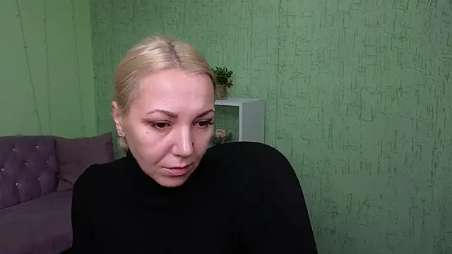 Snapshot of Jade_Journey chatting on 10.31.25 Jade Journey online show from 10.31.25