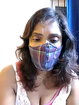 Snapshot of Queen-dhivya chatting on 12.22.25 Queen-dhivya online show from 12.22.25