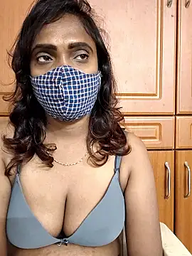 Snapshot of Queen-dhivya chatting on 01.11.26 Queen-dhivya online show from 01.11.26