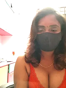 Snapshot of Queen-dhivya chatting on 01.15.26 Queen-dhivya online show from 01.15.26