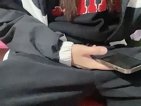 Snapshot of LunoChucki chatting on 12.15.25 LunoChucki online show from 12.15.25