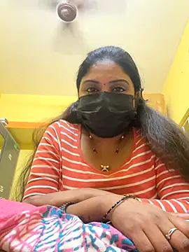 Snapshot of Tamil_Hot_Varshu chatting on 12.13.25 Tamil Hot Varshu online show from 12.13.25