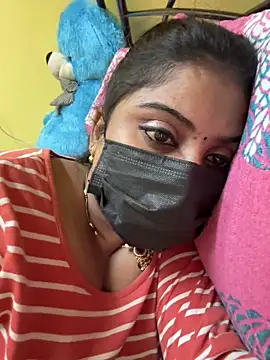 Snapshot of Tamil_Hot_Varshu chatting on 12.14.25 Tamil Hot Varshu online show from 12.14.25