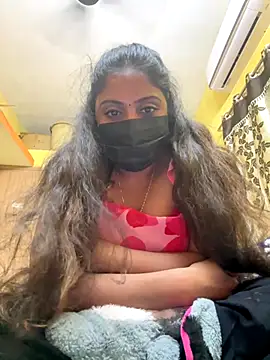 Snapshot of Tamil_Hot_Varshu chatting on 12.15.25 Tamil Hot Varshu online show from 12.15.25