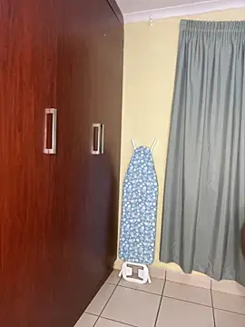 Snapshot of MiyaXo2 chatting on 12.14.25 MiyaXo2 online show from 12.14.25