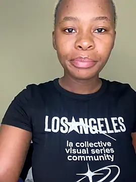 Snapshot of MiyaXo2 chatting on 12.16.25 MiyaXo2 online show from 12.16.25