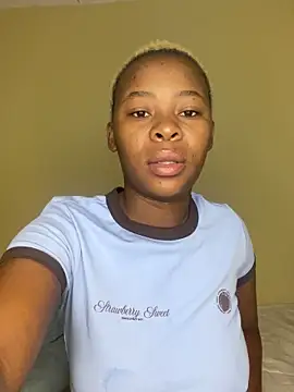 Snapshot of MiyaXo2 chatting on 12.19.25 MiyaXo2 online show from 12.19.25