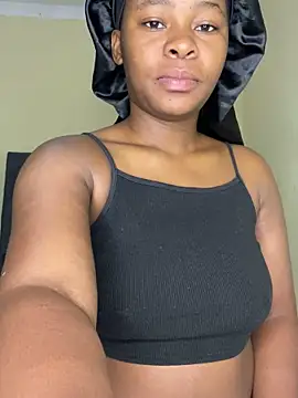 Snapshot of MiyaXo2 chatting on 02.02.26 MiyaXo2 online show from 02.02.26