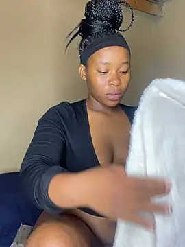 Snapshot of MiyaXo2 chatting on 02.19.26 MiyaXo2 online show from 02.19.26