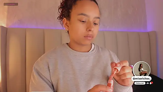 LaraCurls online show from 12.03.25