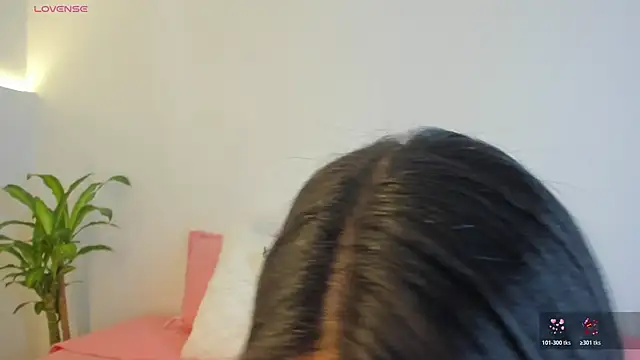  Hanna Williams  online show from 12.04.25