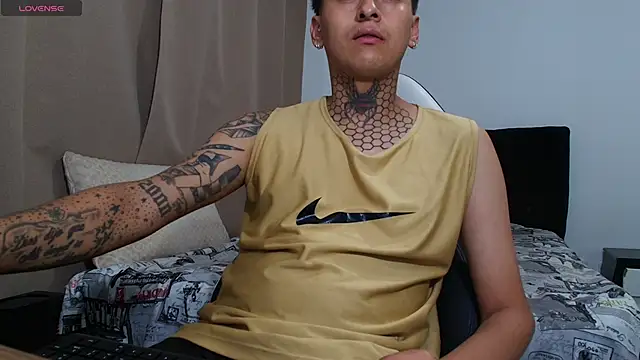 Snapshot of emi_liano10 chatting on 11.09.25 emi liano10 online show from 11.09.25