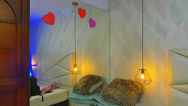 laurettedela rouse online show from 11.30.25