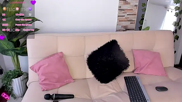 Evelyn R  online show from 06.13.26
