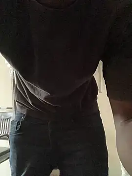 Snapshot of Ndodemnyama@xh chatting on 12.04.25 Ndodemnyamaxh online show from 12.04.25