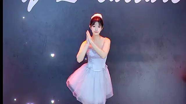 Snapshot of DX-003 chatting on 11.23.25 DX-003 online show from 11.23.25