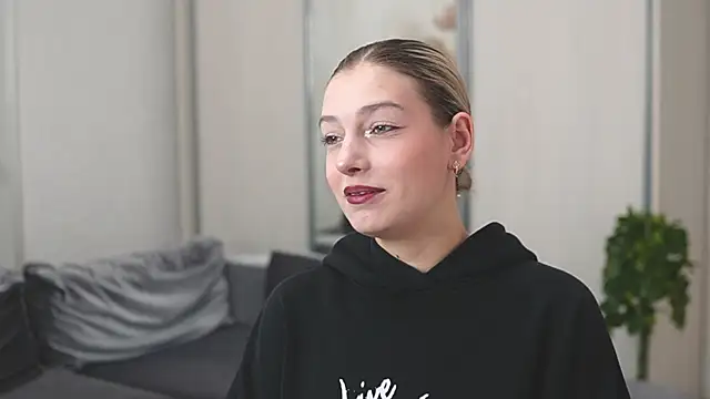 Snapshot of BlushVenom chatting on 11.07.25 BlushVenom online show from 11.07.25