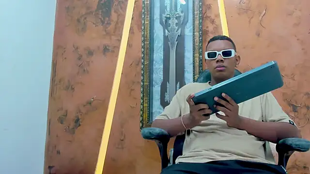 Snapshot of the_hot_boy0 chatting on 11.10.25 the hot boy0 online show from 11.10.25