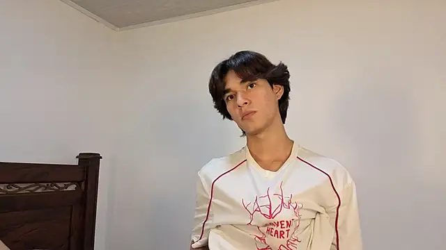 Snapshot of Raven_Eclipse chatting on 12.02.25 Raven Eclipse online show from 12.02.25