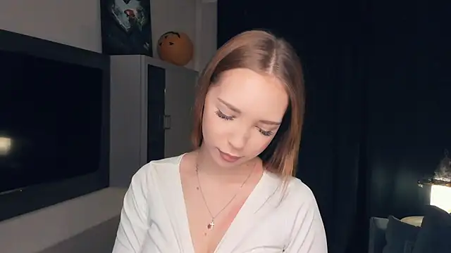 Snapshot of MerlePalaia chatting on 11.12.25 MerlePalaia online show from 11.12.25