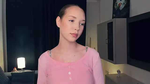 Snapshot of MerlePalaia chatting on 11.23.25 MerlePalaia online show from 11.23.25