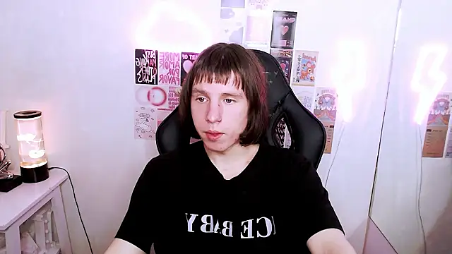 Snapshot of CutieKai_ chatting on 03.14.26 CutieKai online show from 03.14.26