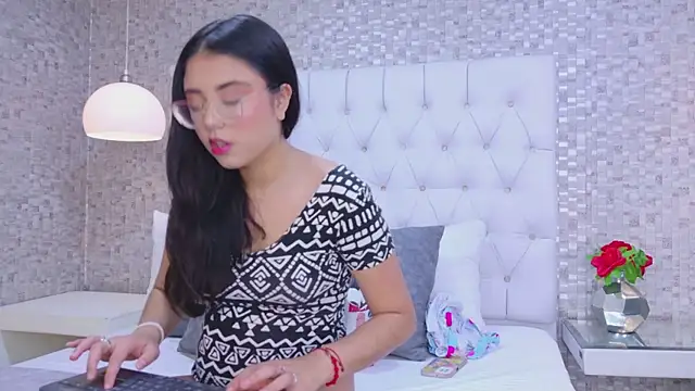 Snapshot of ScarlettPetrova chatting on 11.29.25 ScarlettPetrova online show from 11.29.25