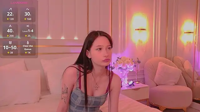 Snapshot of GladysMoore chatting on 11.03.25 GladysMoore online show from 11.03.25