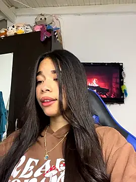 Snapshot of Milleradhara24 chatting on 01.05.26 Milleradhara24 online show from 01.05.26