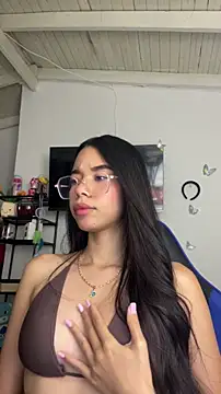 Snapshot of Milleradhara24 chatting on 02.15.26 Milleradhara24 online show from 02.15.26