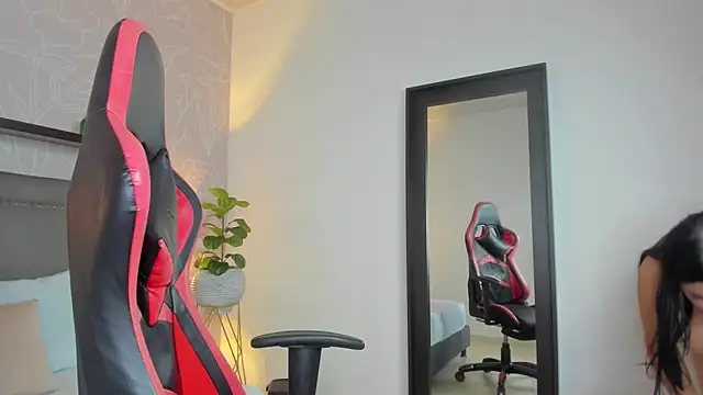 Snapshot of shanel_smithh chatting on 11.17.25 shanel smithh online show from 11.17.25