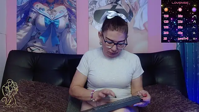 Snapshot of ESTEFANIA_344 chatting on 06.18.26 ESTEFANIA 344 online show from 06.18.26
