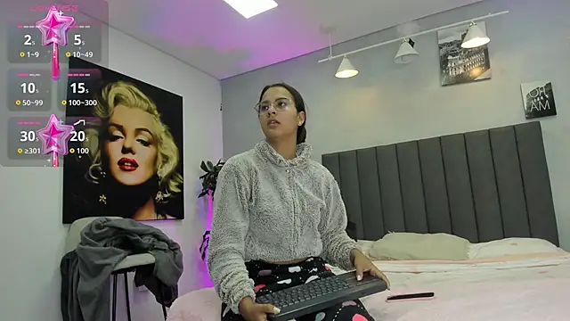 kendra london online show from 04.22.26